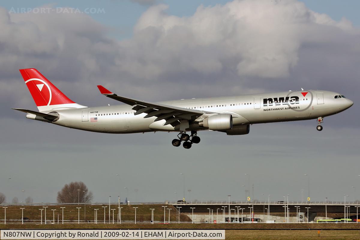 N807NW, 2004 Airbus A330-323 C/N 0588, at spl