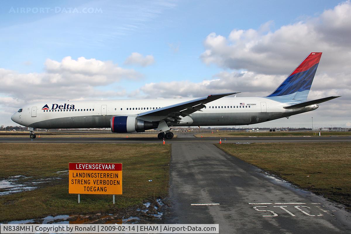 N838MH, 2000 Boeing 767-432/ER C/N 29711, at spl