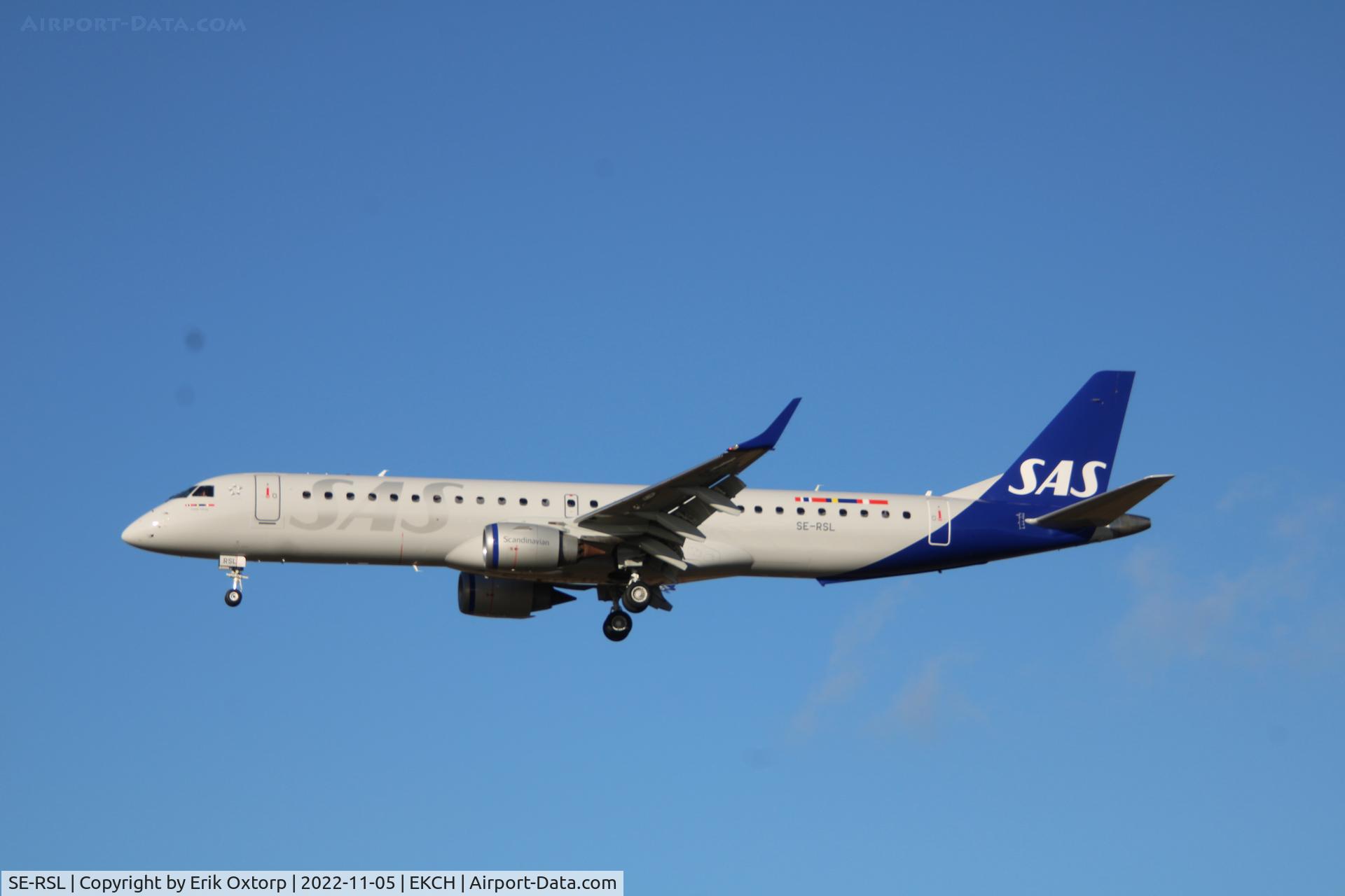 SE-RSL, 2007 Embraer 195LR (ERJ-190-200LR) C/N 1900128, SE-RSL landing rw 22L