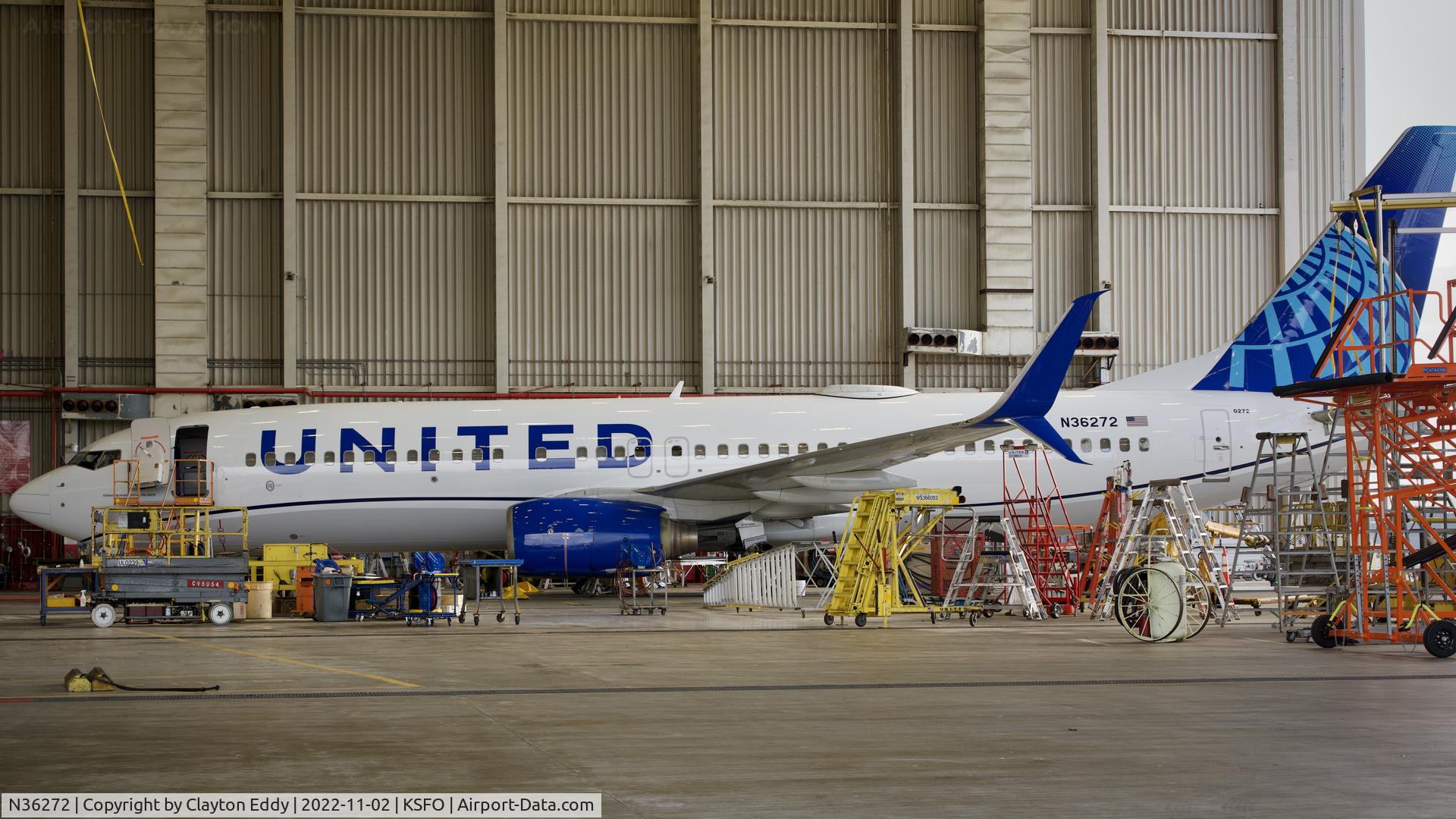 N36272, 2001 Boeing 737-824 C/N 31590, SFO 2022.