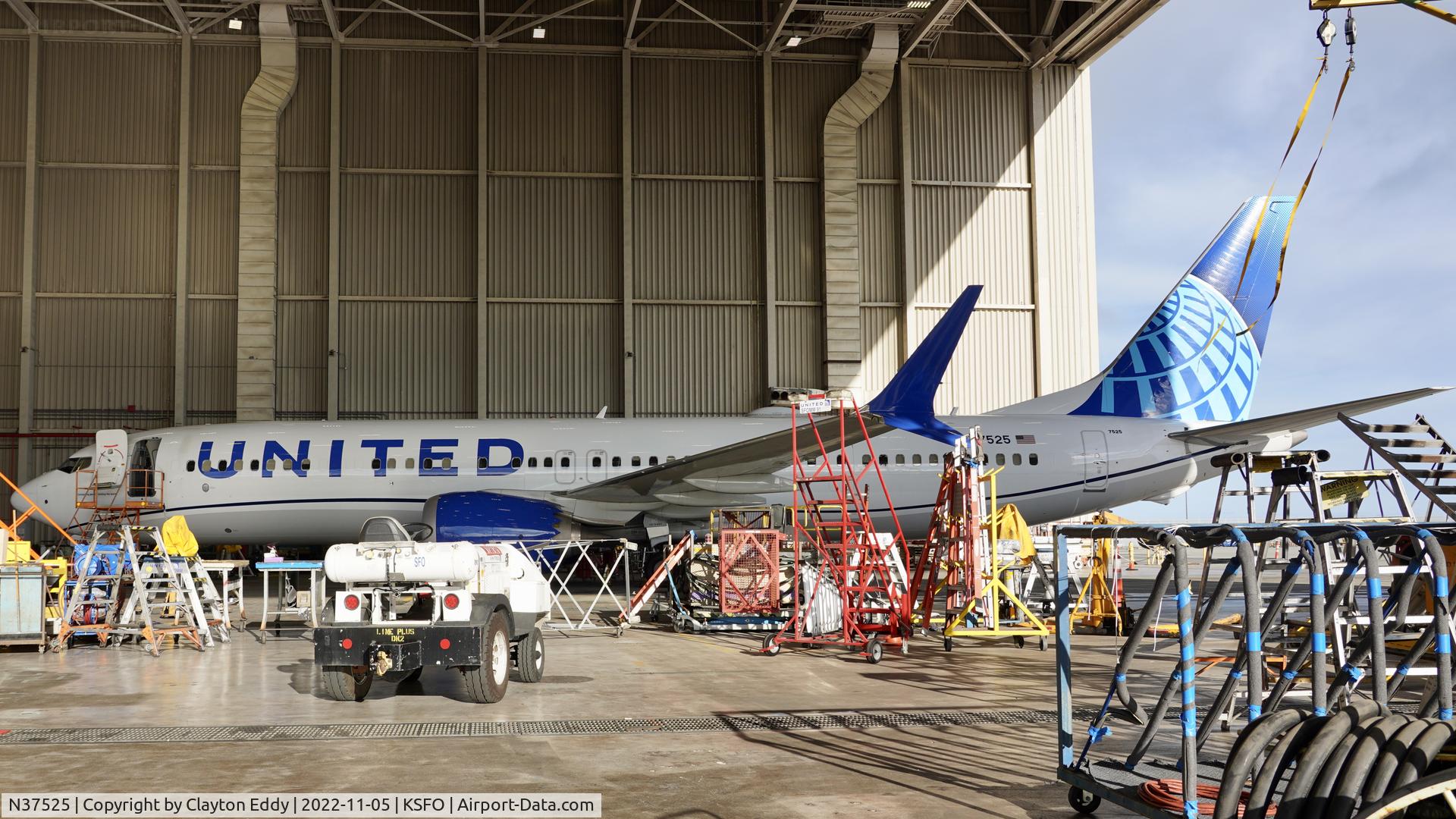 N37525, 2019 Boeing 737-9 MAX C/N 64500, SFO 2022.