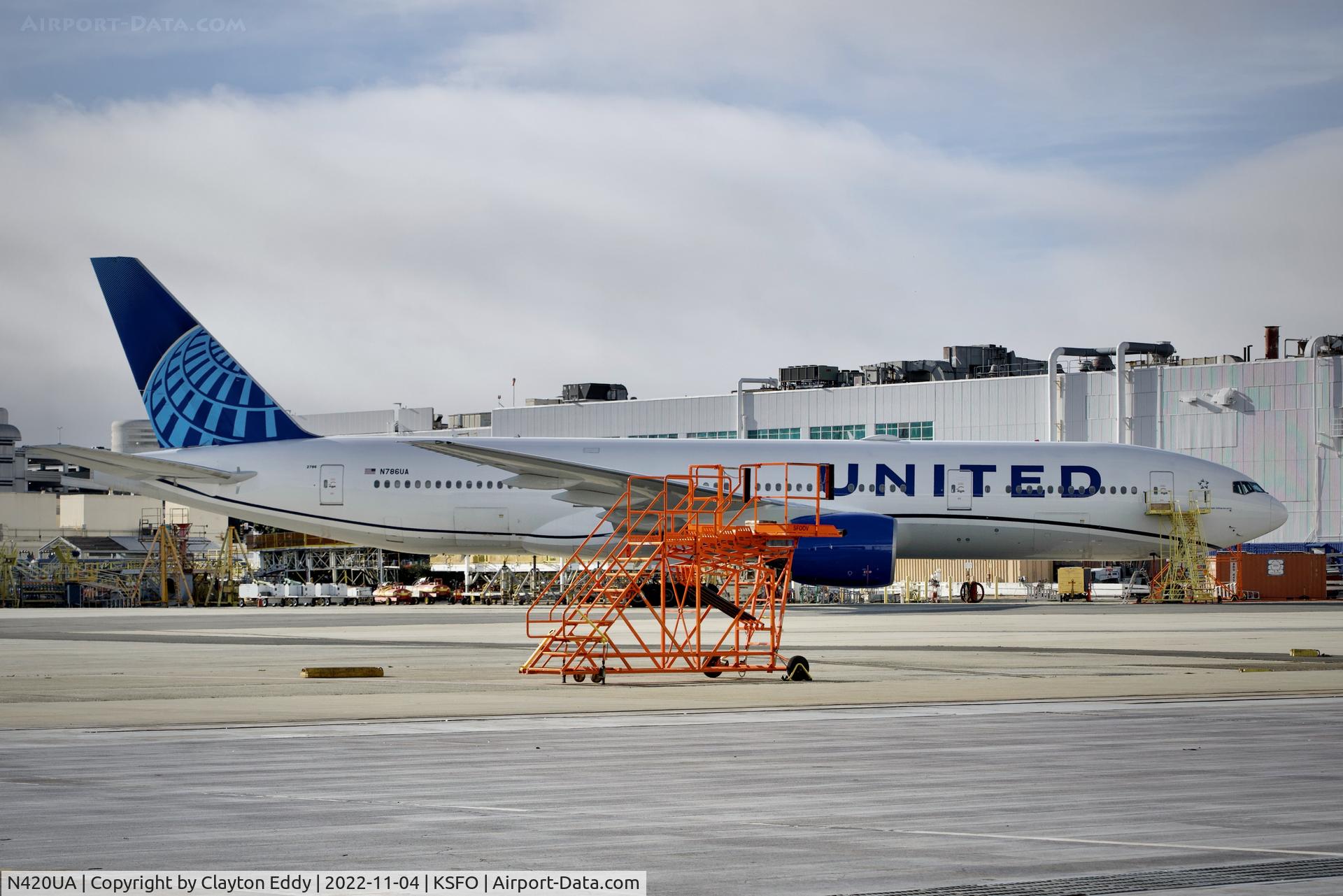 N420UA, 1994 Airbus A320-232 C/N 489, SFO 2022.