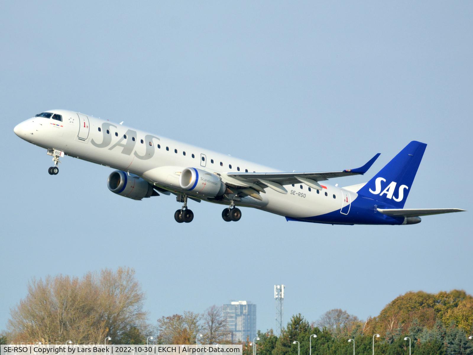 SE-RSO, 2008 Embraer 195LR (ERJ-190-200LR) C/N 19000168, RWY22R from St. Magleby