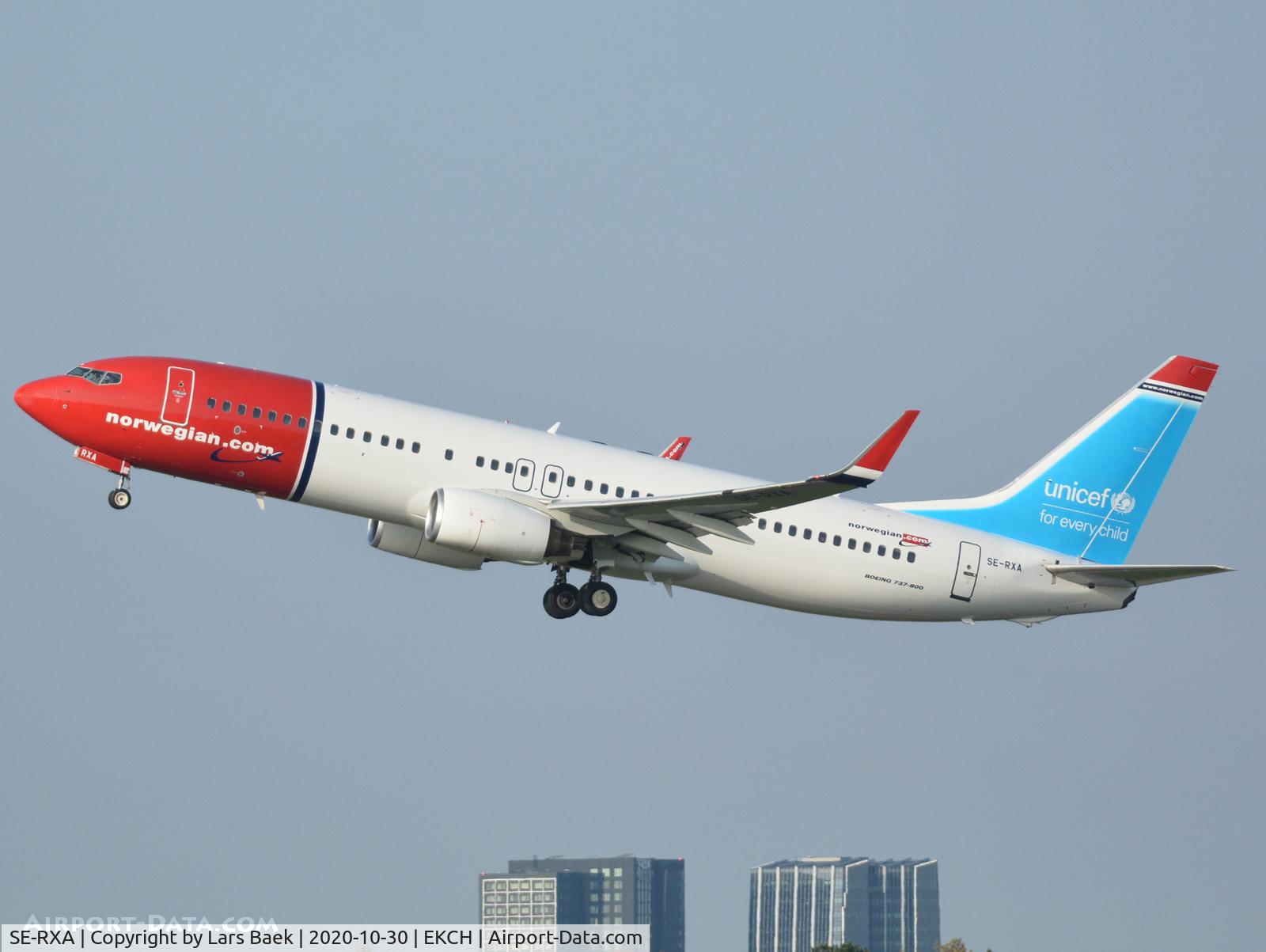 SE-RXA, 2010 Boeing 737-84P C/N 35757, RWY22R from St. Magleby
