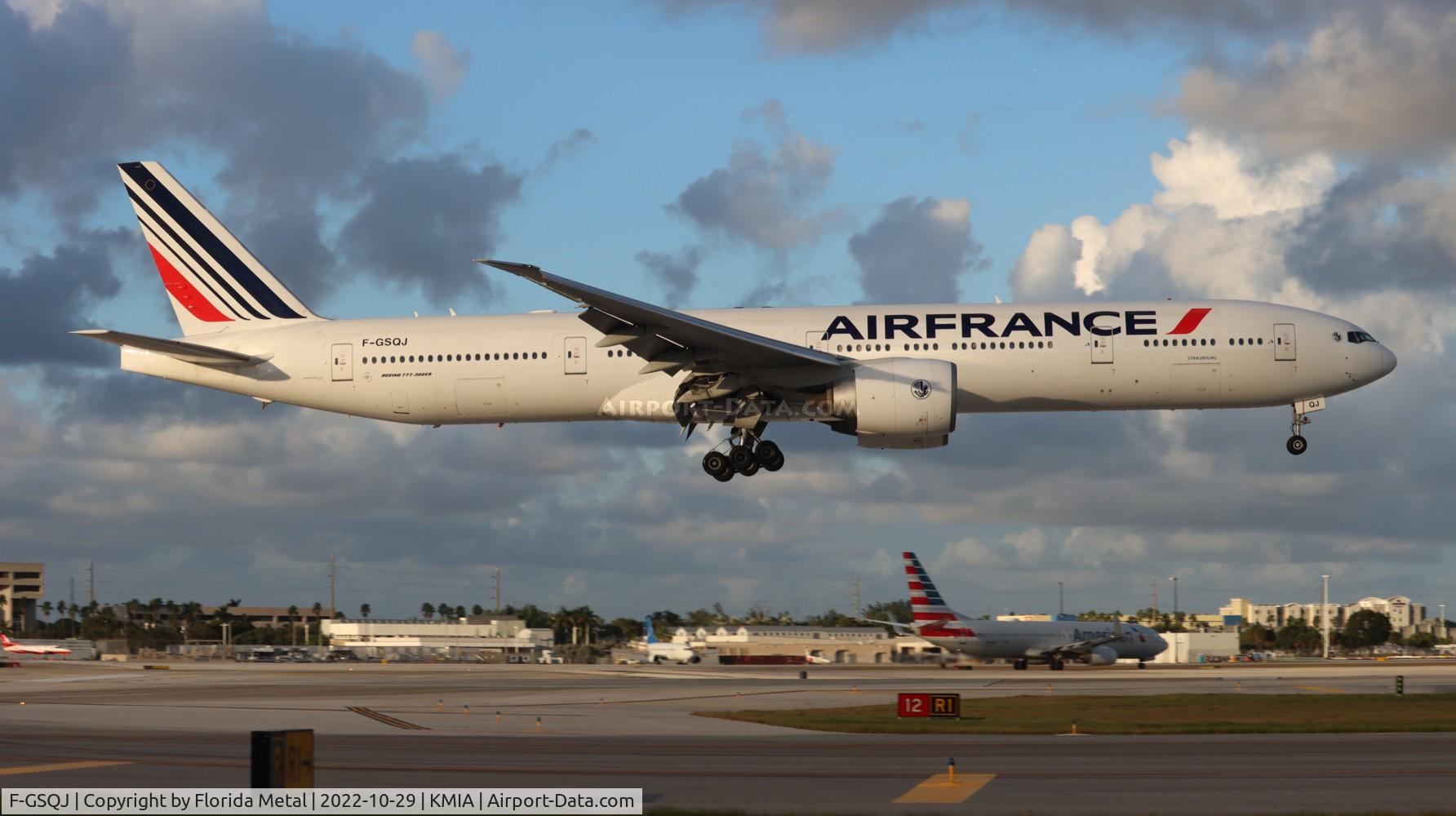 F-GSQJ, 2005 Boeing 777-328/ER C/N 32852, MIA 2022