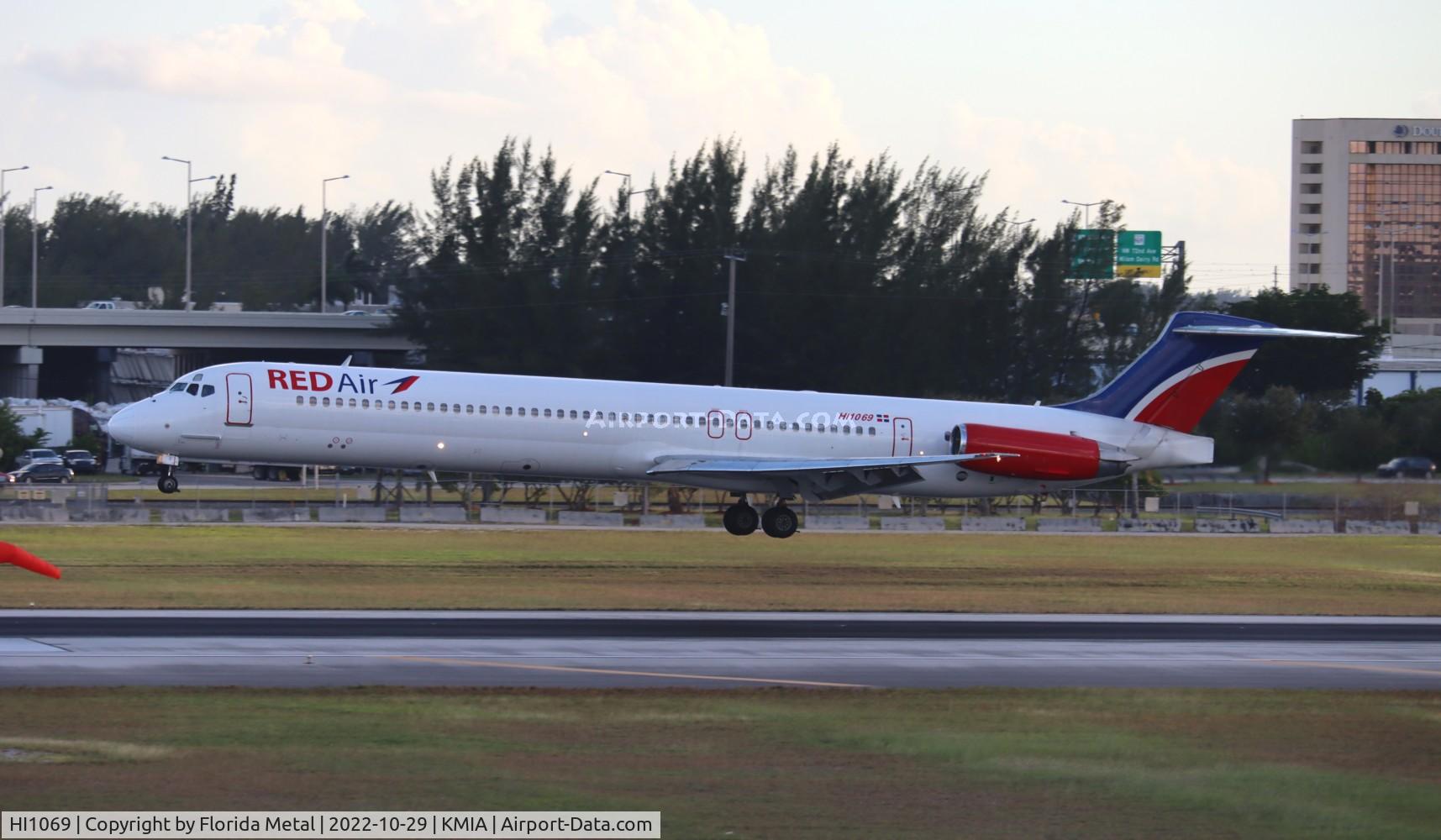 HI1069, 1988 McDonnell Douglas MD-82 (DC-9-82) C/N 49566, RedAir