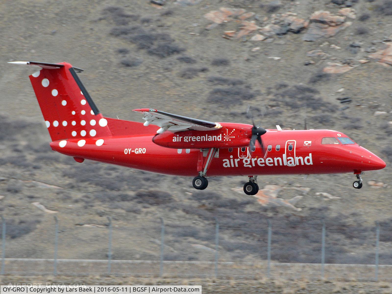 OY-GRO, 1997 De Havilland Canada DHC-8-202 Dash 8 C/N 482, Landing from Nuuk