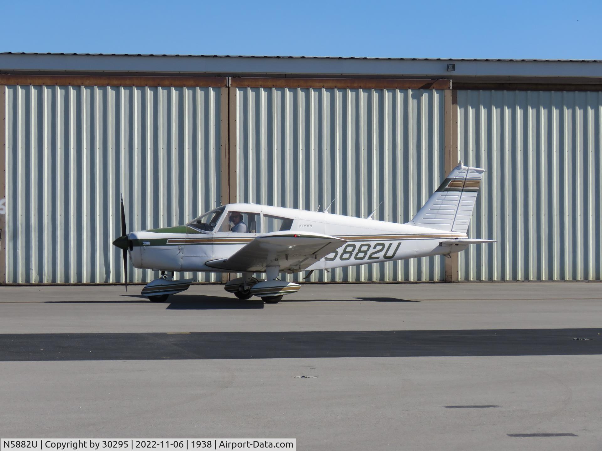 N5882U, 1970 Piper PA-28-140 C/N 28-26716, Moving towards taxiway