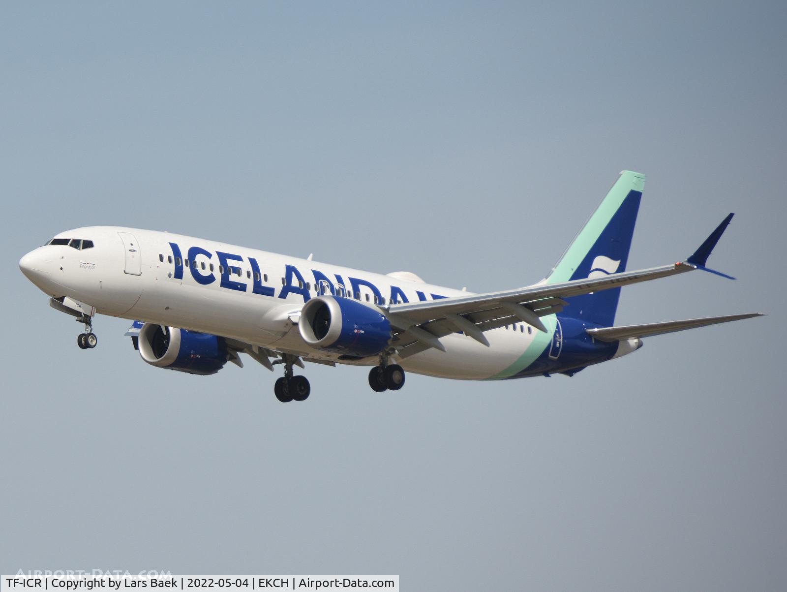 TF-ICR, 2021 Boeing 737-8 MAX C/N 44362, RWY22L Landing from KEF