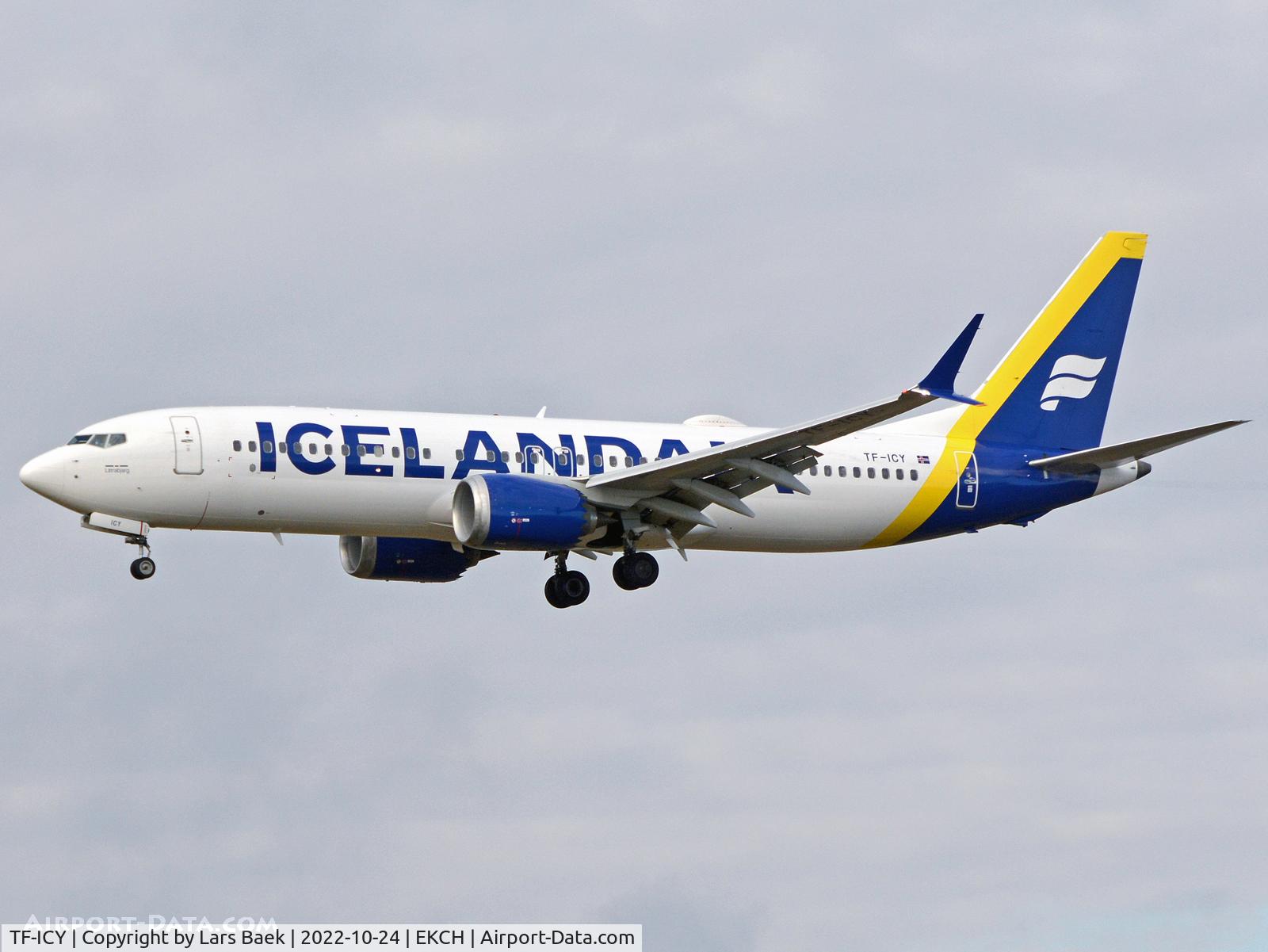 TF-ICY, 2018 Boeing 737-8 MAX C/N 44354, RWY22L Landing from KEF