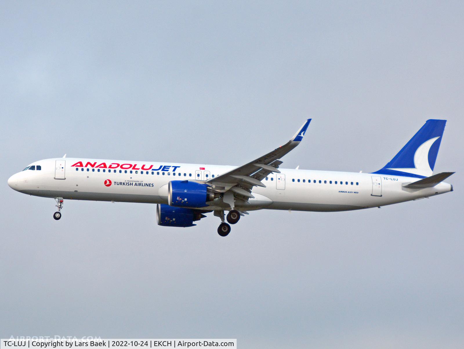 TC-LUJ, Airbus A321-271NX C/N 10883, RWY22L New in the database