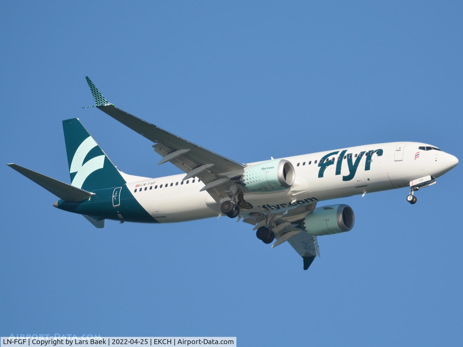 LN-FGF, 2022 Boeing 737-8 MAX C/N 43324, RWY04L from 