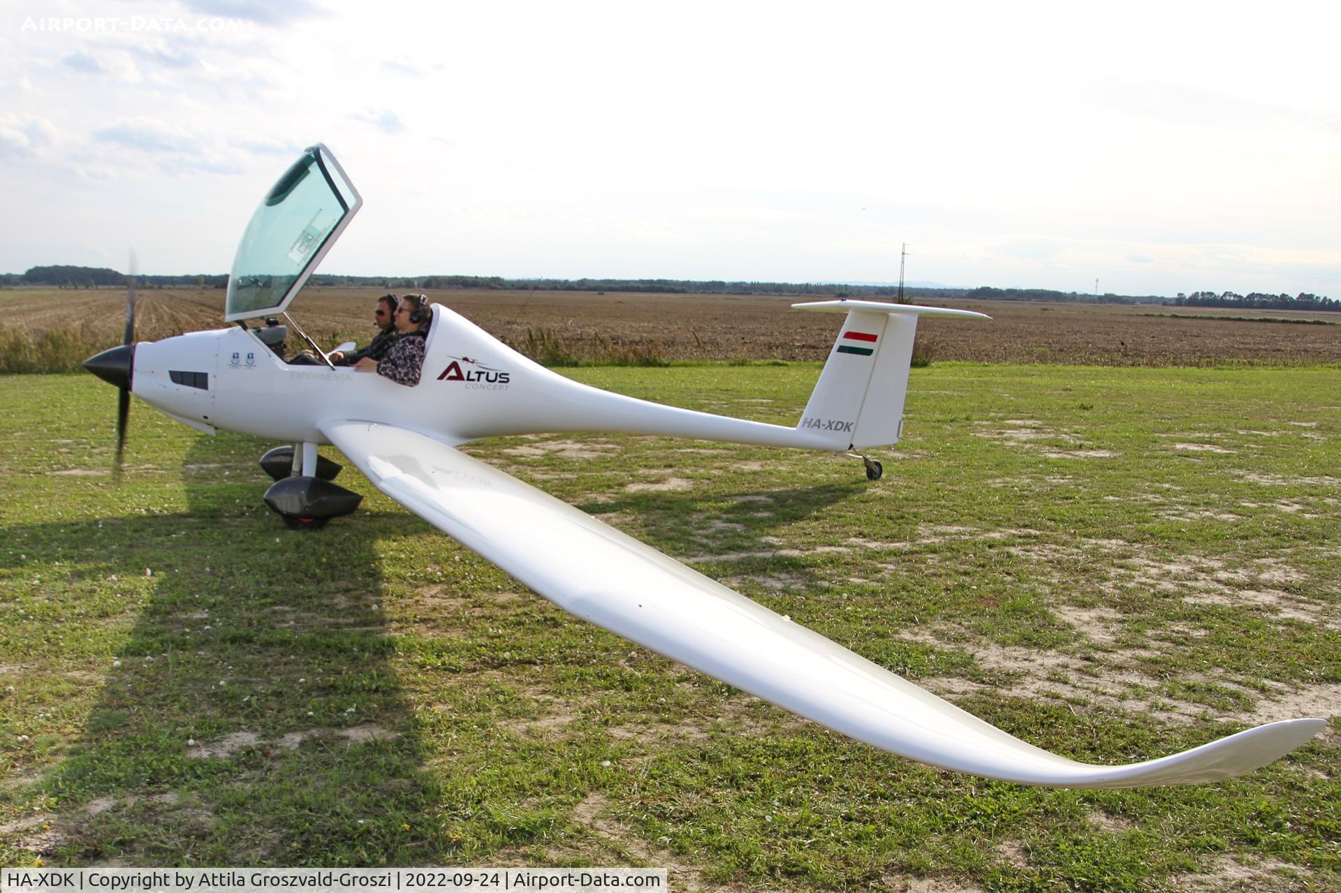 HA-XDK, 2017 Omikron-Dokk Altus C/N 001, Becsehely, Mura Airport, Hungary