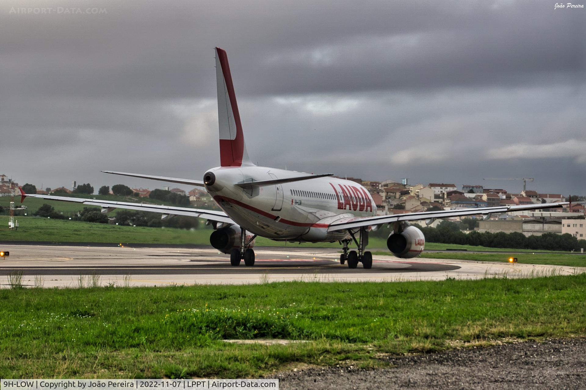 9H-LOW, 2004 Airbus A320-233 C/N 2252, Lauda A320 at LPPT