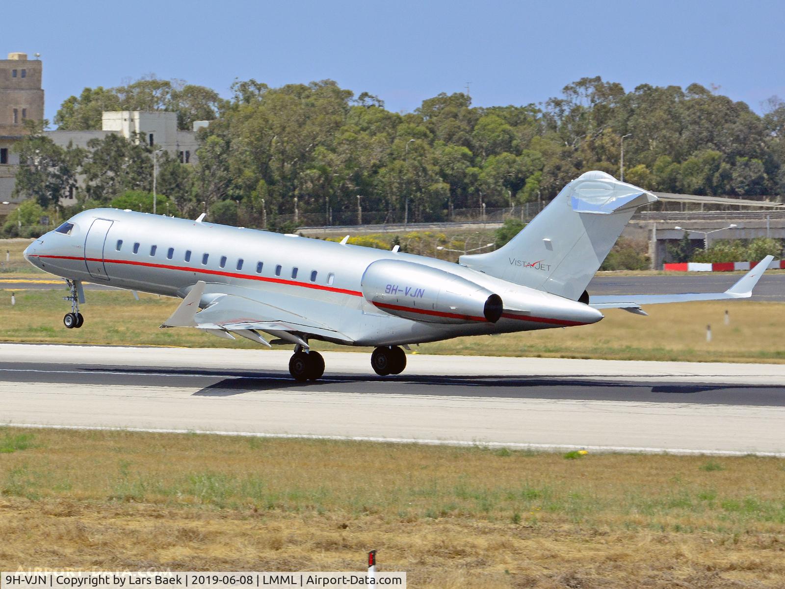 9H-VJN, 2015 Bombardier BD-700-1A10 Global 6000 C/N 9662, Takeoff
