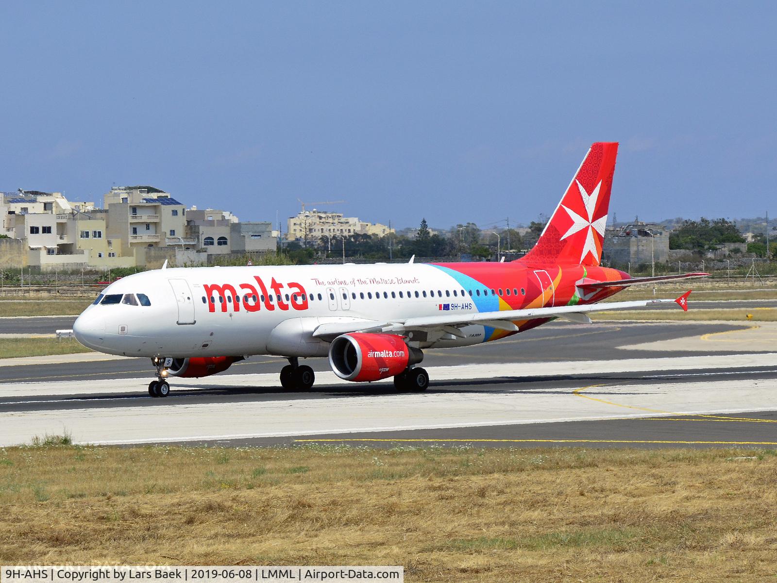 9H-AHS, 2012 Airbus A320-214 C/N 5086, Landing
