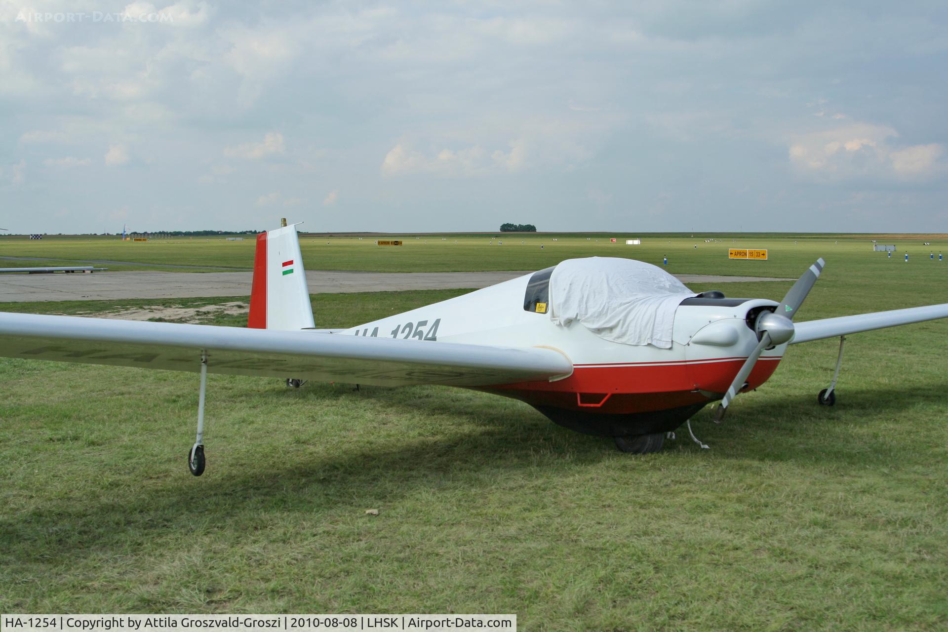 HA-1254, 1973 Scheibe SF-25C Falke C/N 4447, LHSK - Siófok-Kiliti Airport, Hungary