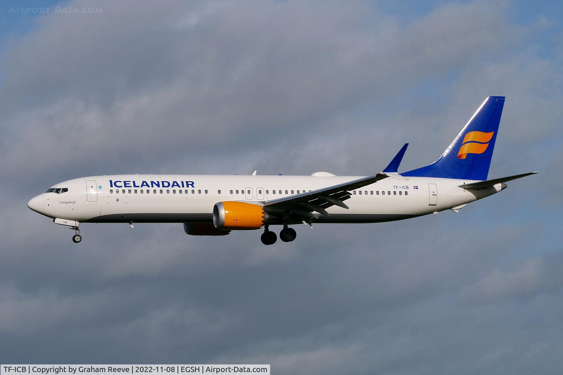 TF-ICB, 2019 Boeing 737-9 MAX C/N 44568, Landing at Norwich.