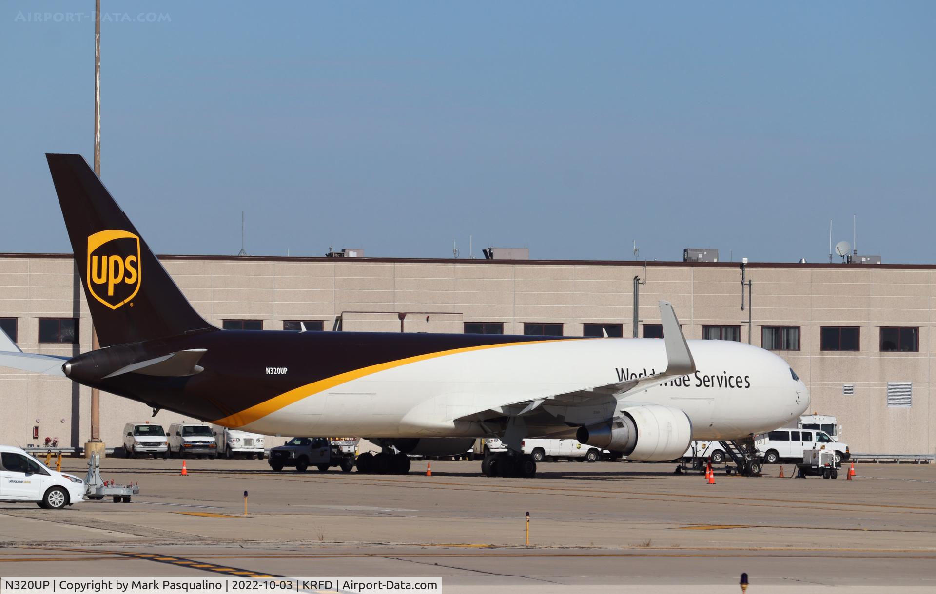 N320UP, 1997 Boeing 767-34AF C/N 27747, Boeing 767-34AF