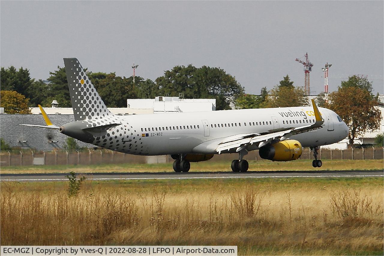 EC-MGZ, 2015 Airbus A321-231 C/N 6660, Airbus A321-231, Landing rwy 06, Paris-Orly airport (LFPO-ORY)