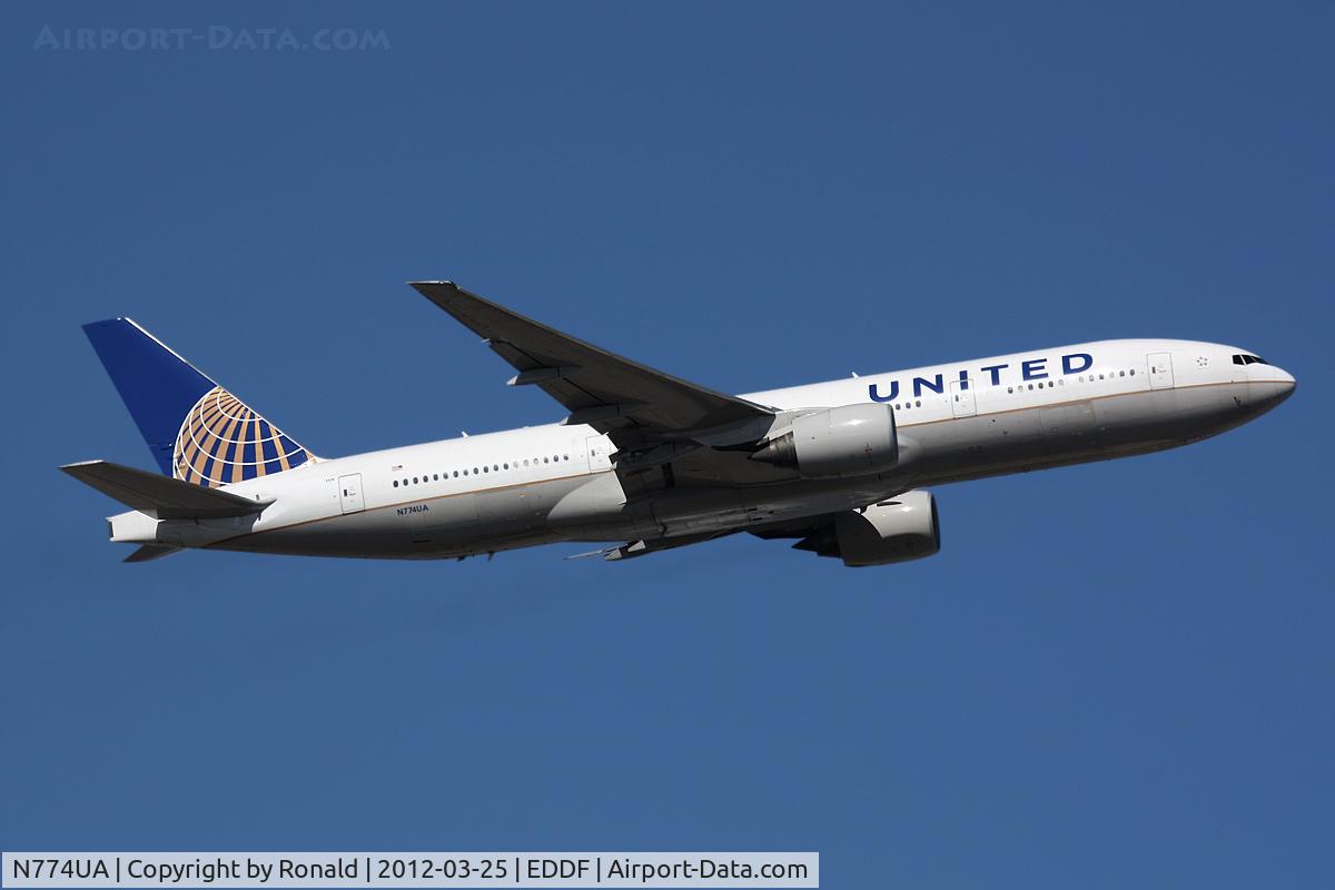 N774UA, 1996 Boeing 777-222 C/N 26936, at fra