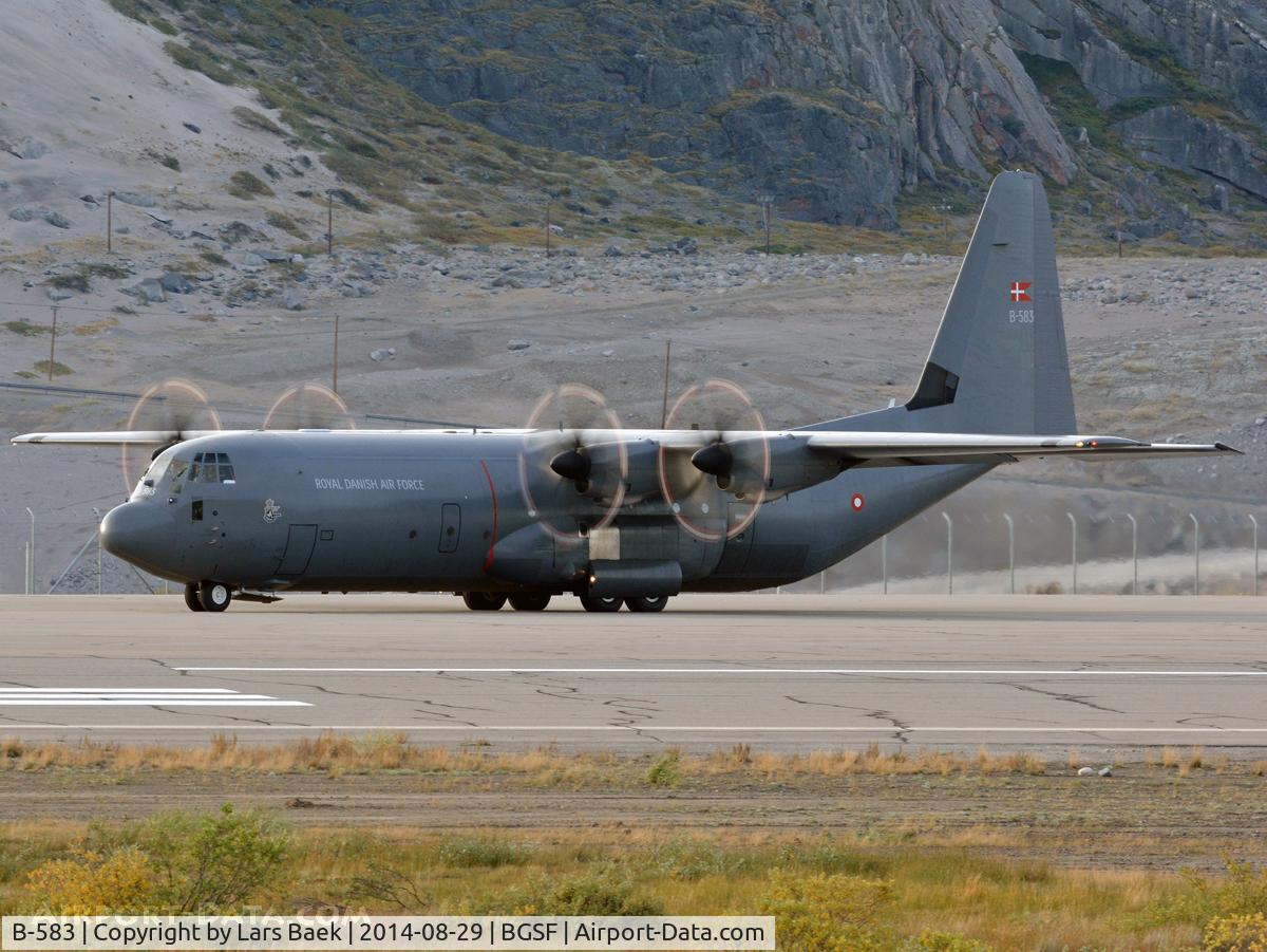 B-583, 2004 Lockheed Martin C-130J-30 Super Hercules C/N 382-5583, Arrive