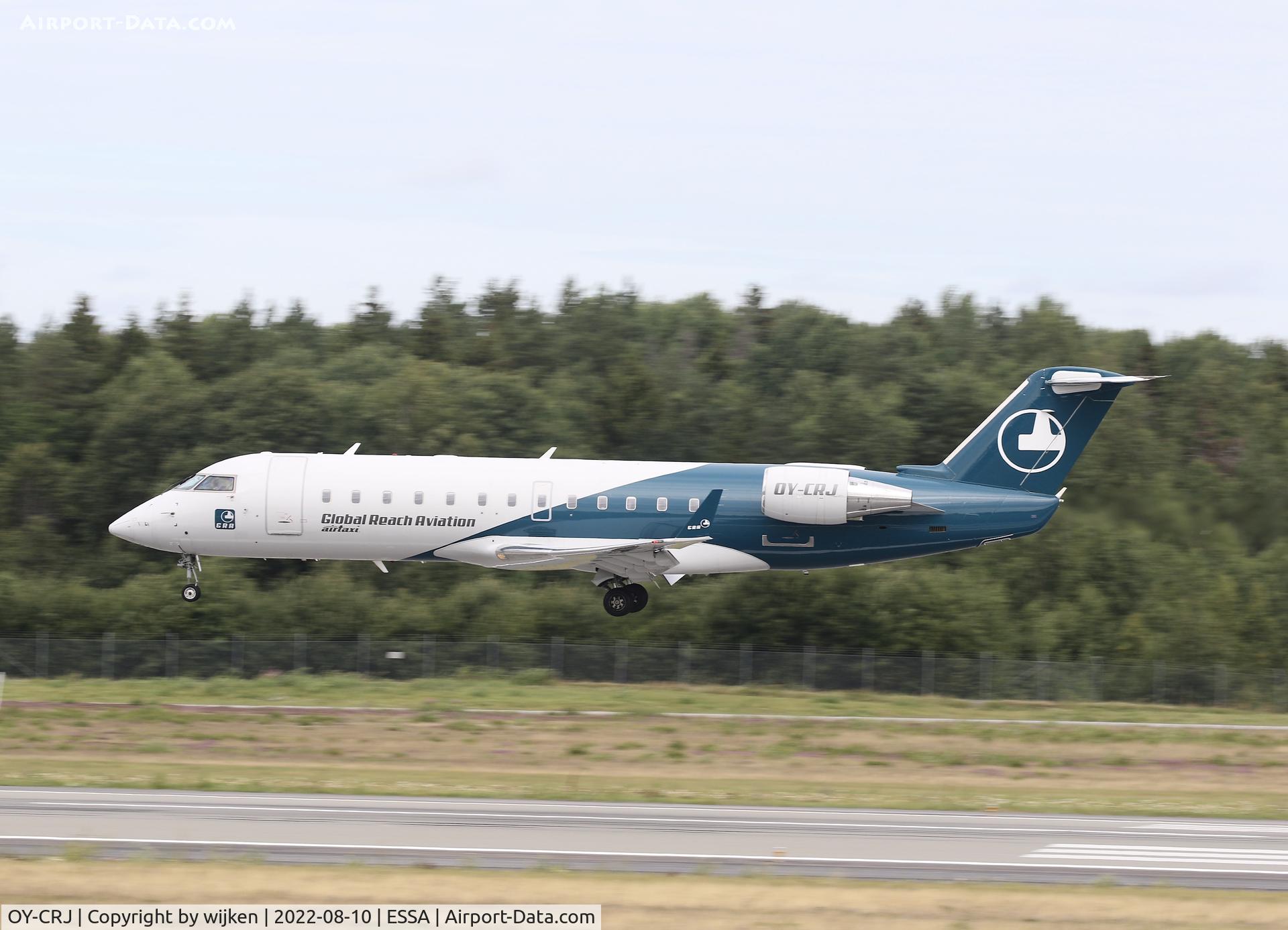 OY-CRJ, 2000 Canadair CRJ-200LR (CL-600-2B19) C/N 7384, RWY 26