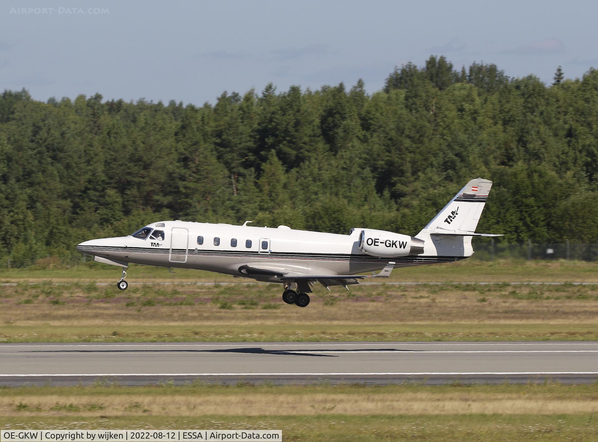 OE-GKW, 2003 Gulfstream Aerospace G100 C/N 150, RWY 26