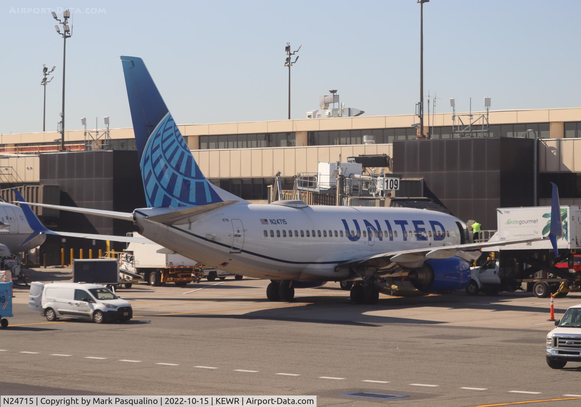 N24715, 1998 Boeing 737-724 C/N 28786, Boeing 737-724