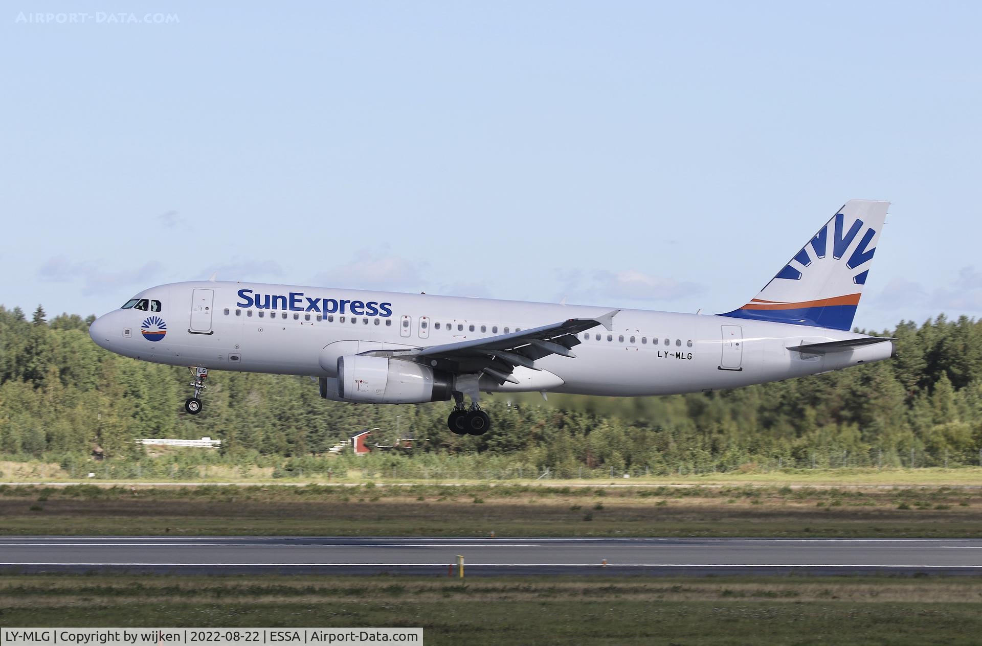 LY-MLG, 2006 Airbus A320-232 C/N 2863, RWY 26