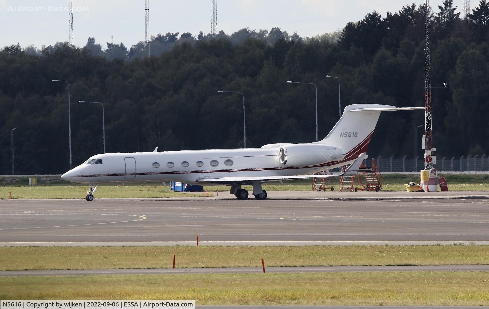 N5616, 2000 Gulfstream Aerospace G-V C/N 616, Ramp M