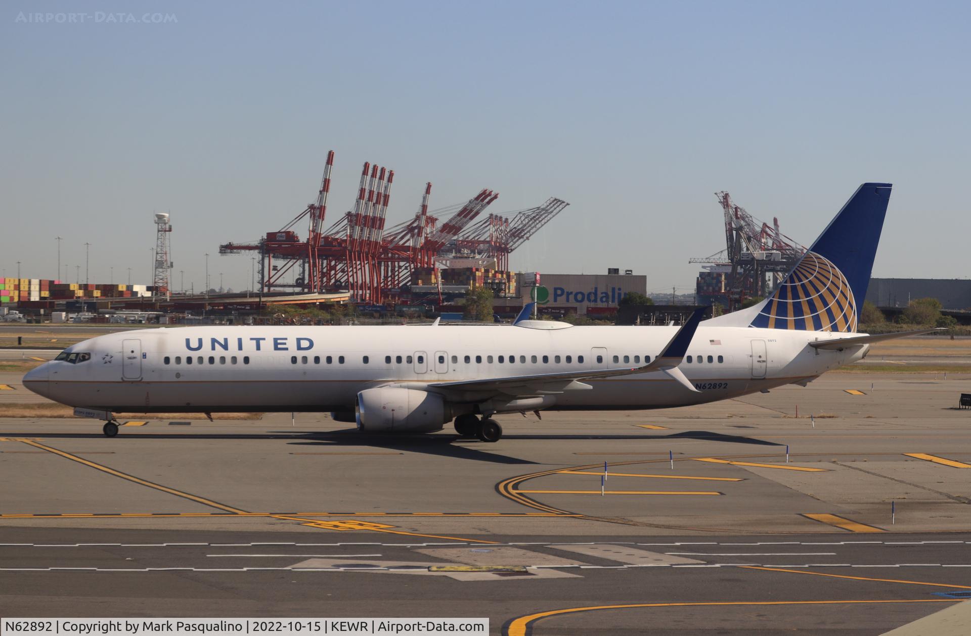 N62892, 2015 Boeing 737-924/ER C/N 42195, Boeing 737-924/ER