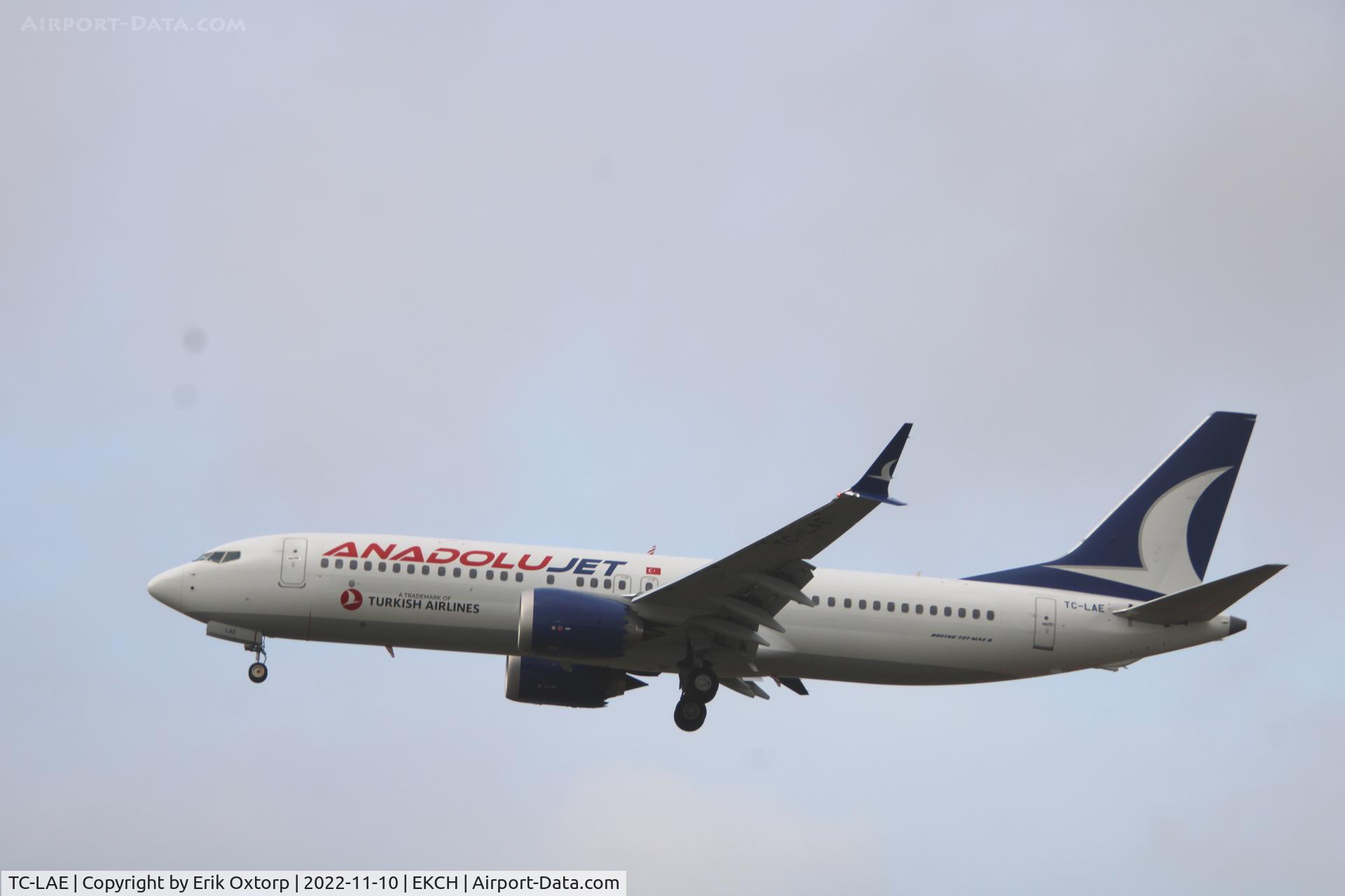 TC-LAE, 2022 Boeing 737-8 MAX C/N 44654, TC-LAE landing rw 22L