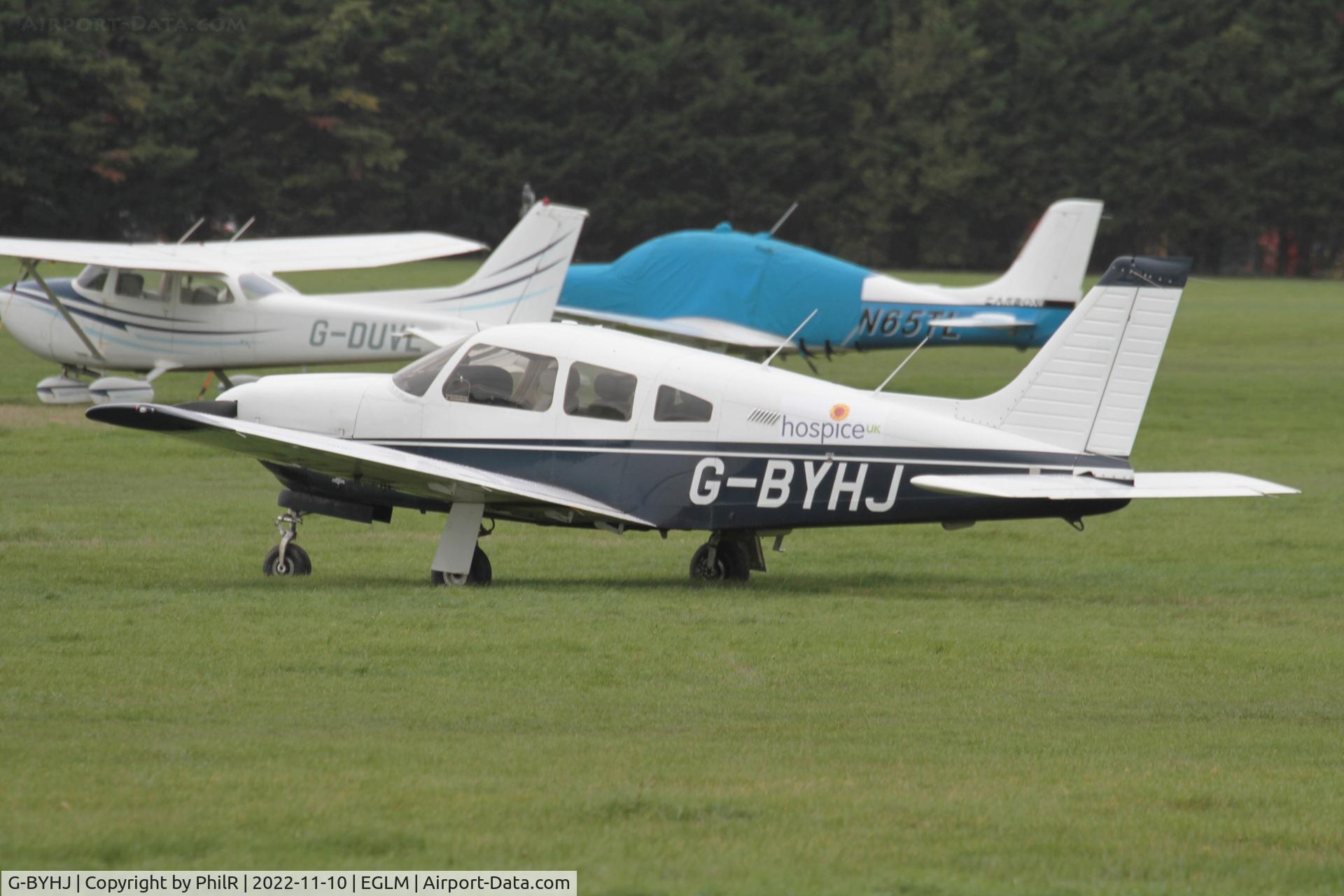 G-BYHJ, 1999 Piper PA-28R-201 Cherokee Arrow III C/N 28R-2844020, G-BYHJ 1999 Piper PA-28 Cherokee Arrow lll White Waltham