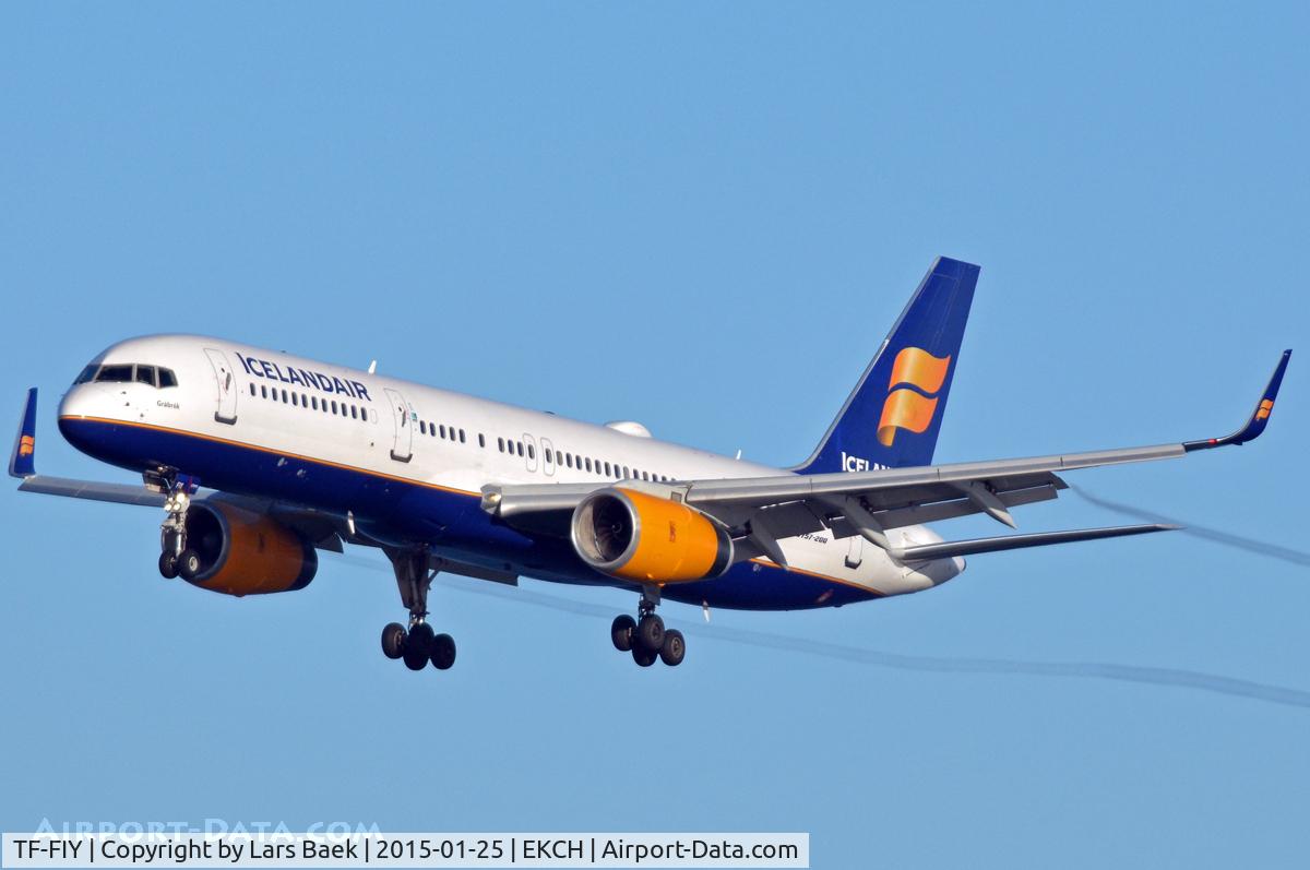 TF-FIY, 2000 Boeing 757-256 C/N 29312, RWY22L