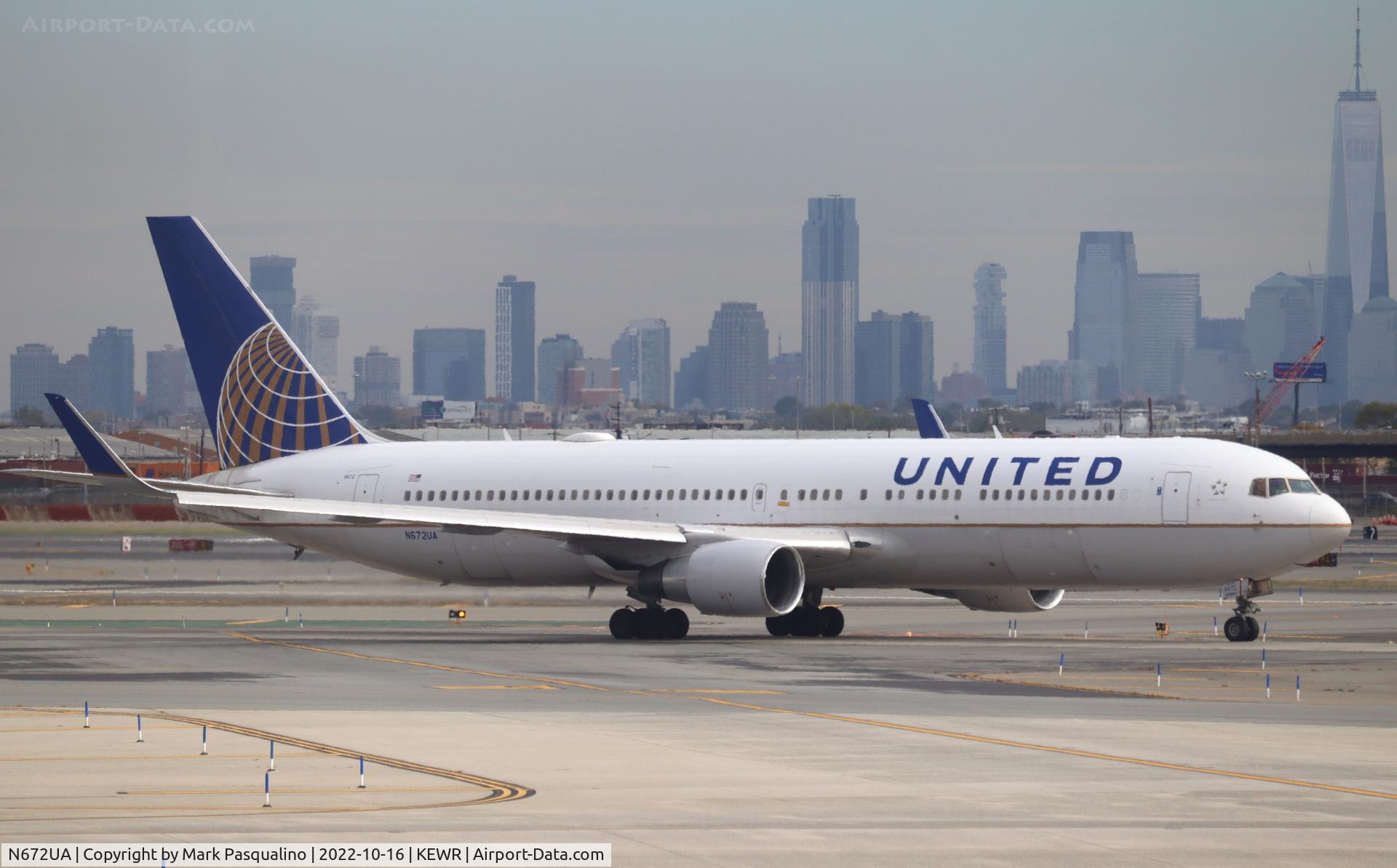 N672UA, 1999 Boeing 767-322 C/N 30027, Boeing 767-322