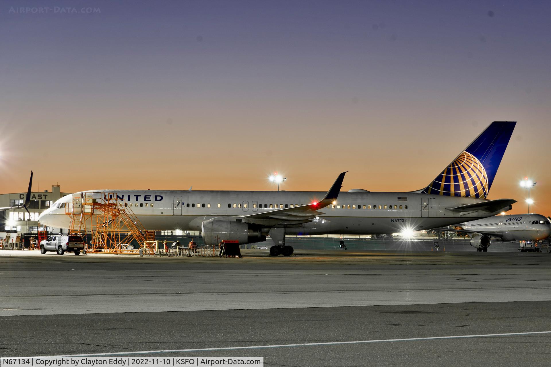 N67134, 1999 Boeing 757-224 C/N 29283, SFO 2022.