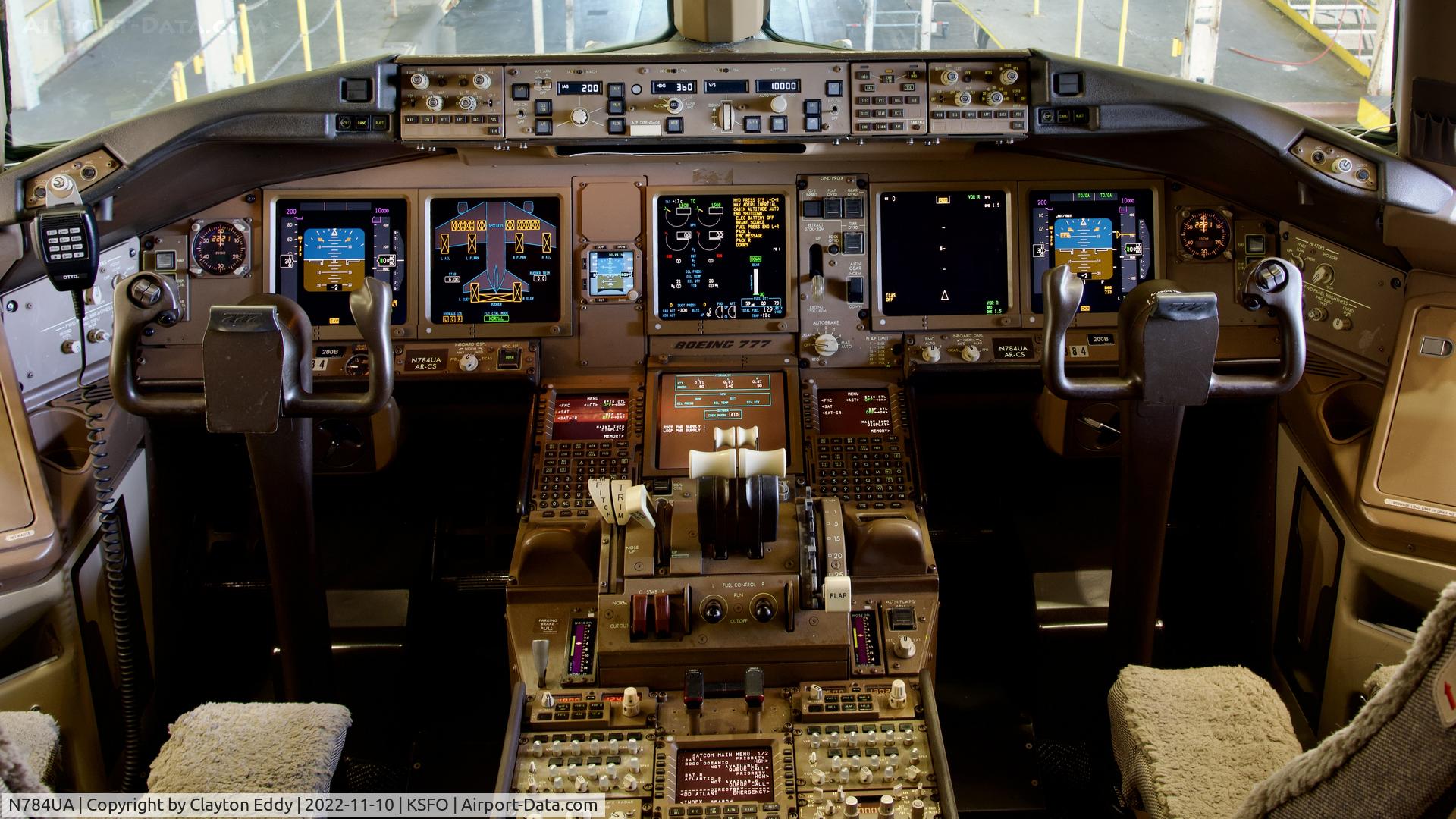 N784UA, 1997 Boeing 777-222/ER C/N 26951, SFO 2022.