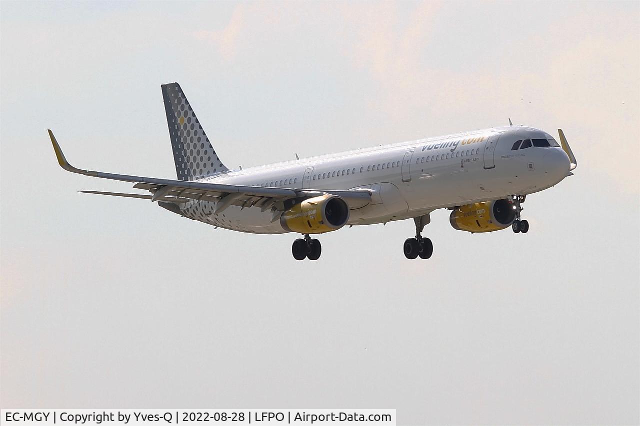 EC-MGY, 2015 Airbus A321-231 C/N 6638, Airbus A321-231, On final rwy 06, Paris Orly Airport (LFPO-ORY)