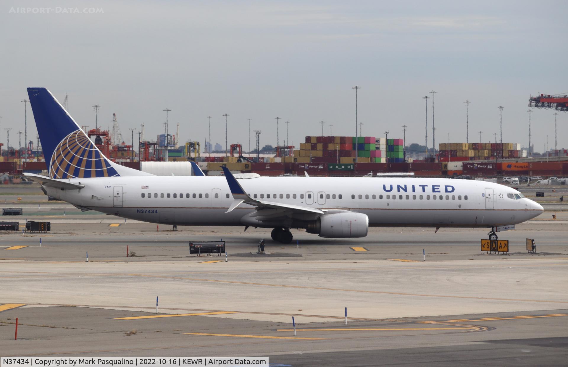N37434, 2009 Boeing 737-924/ER C/N 33528, Boeing 737-924/ER