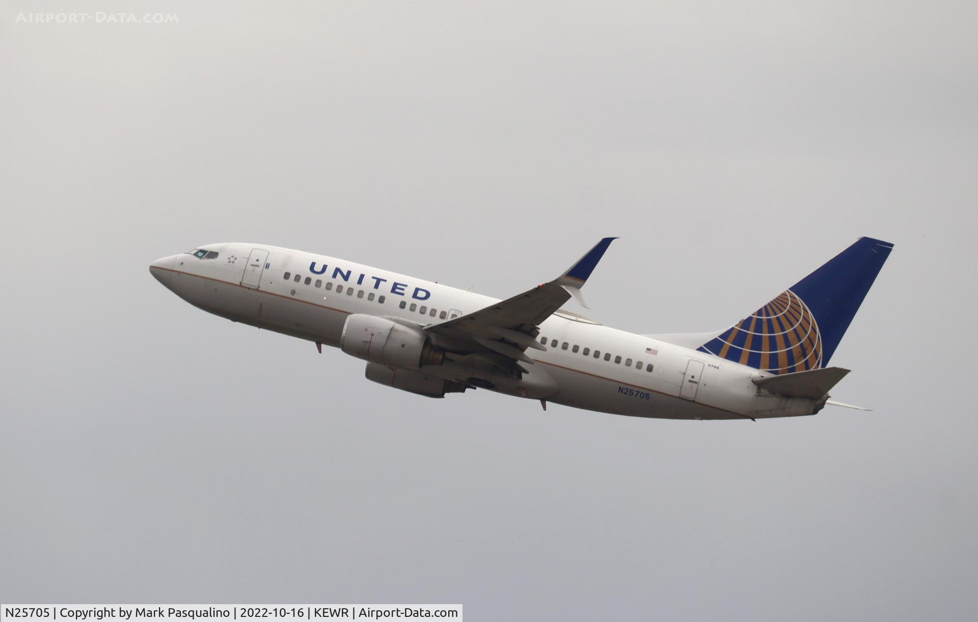 N25705, 1998 Boeing 737-724 C/N 28766, Boeing 737-724