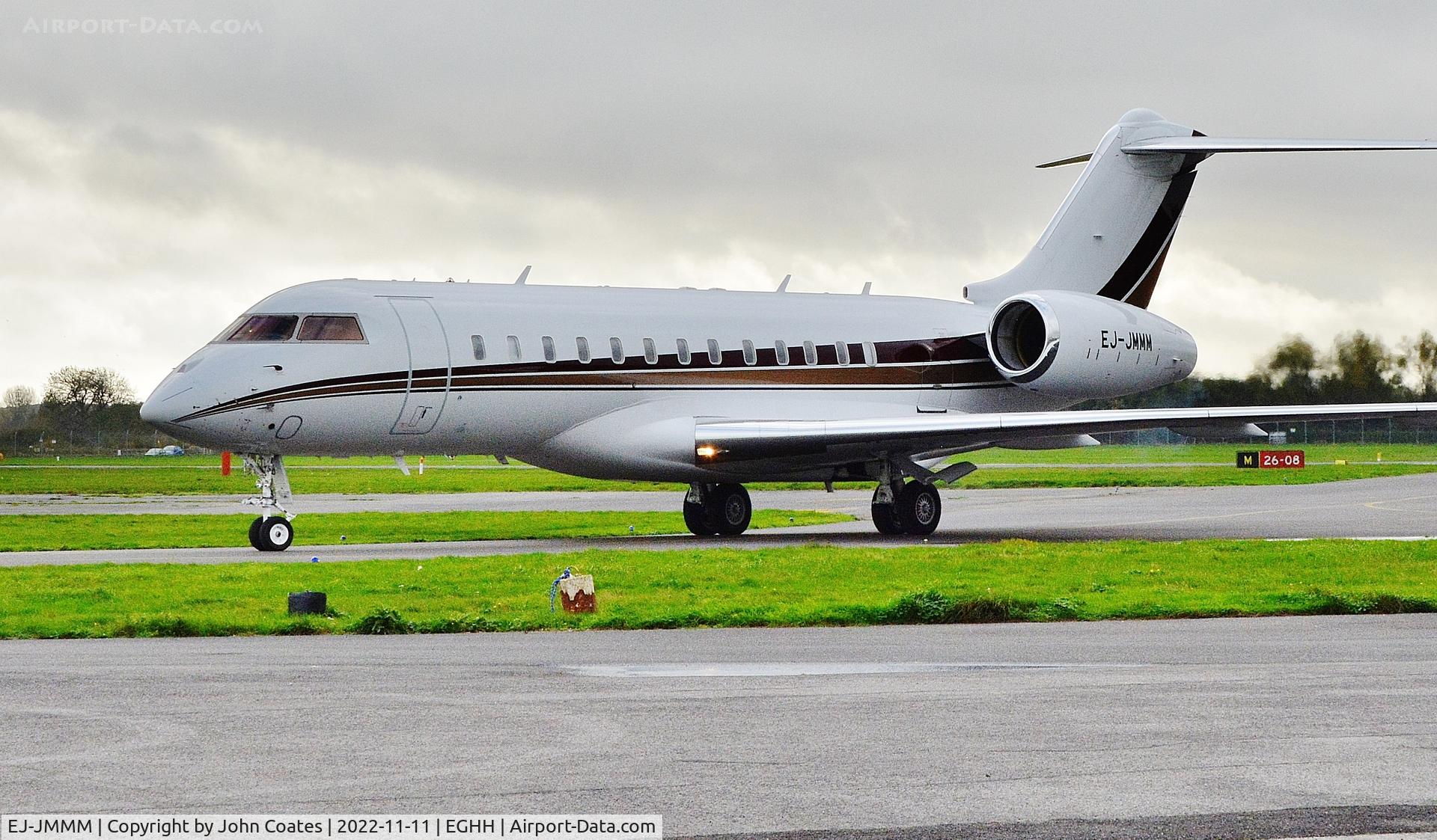 EJ-JMMM, 2010 Bombardier BD-700-1A10 Global Express XRS C/N 9387, Taxiing on arrival