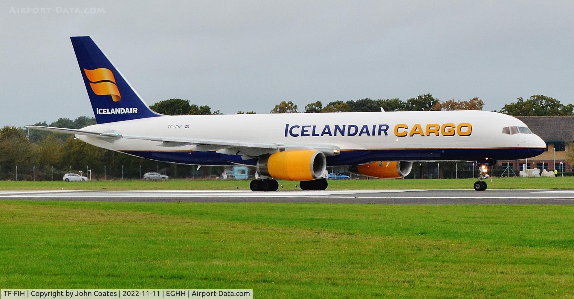 TF-FIH, 1990 Boeing 757-208/PCF C/N 24739, Backtracking 26 on arrival