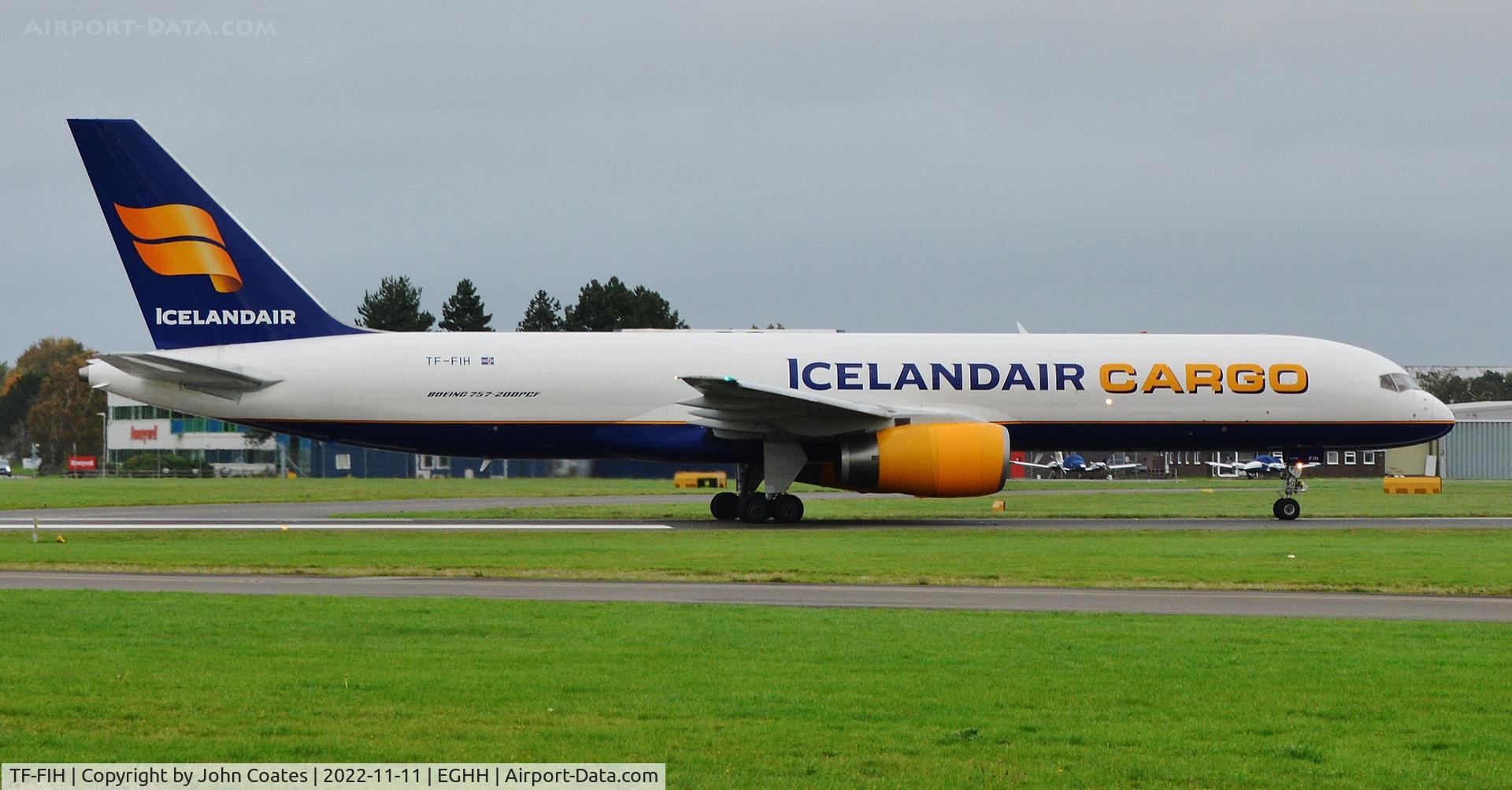 TF-FIH, 1990 Boeing 757-208/PCF C/N 24739, Backtracking 26 on arrival