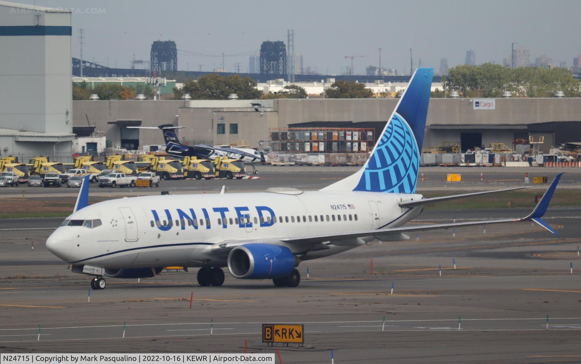 N24715, 1998 Boeing 737-724 C/N 28786, Boeing 737-724