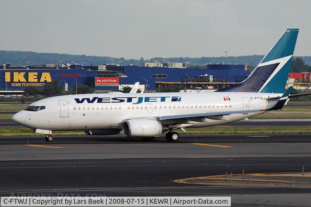 C-FTWJ, 2007 Boeing 737-7CT C/N 30713, Taxing