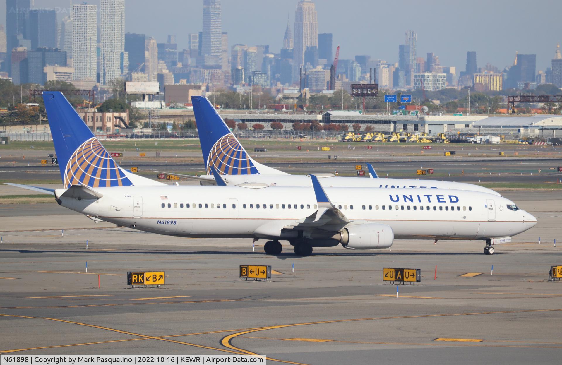 N61898, 2016 Boeing 737-900/ER C/N 62815, Boeing 737-924/ER