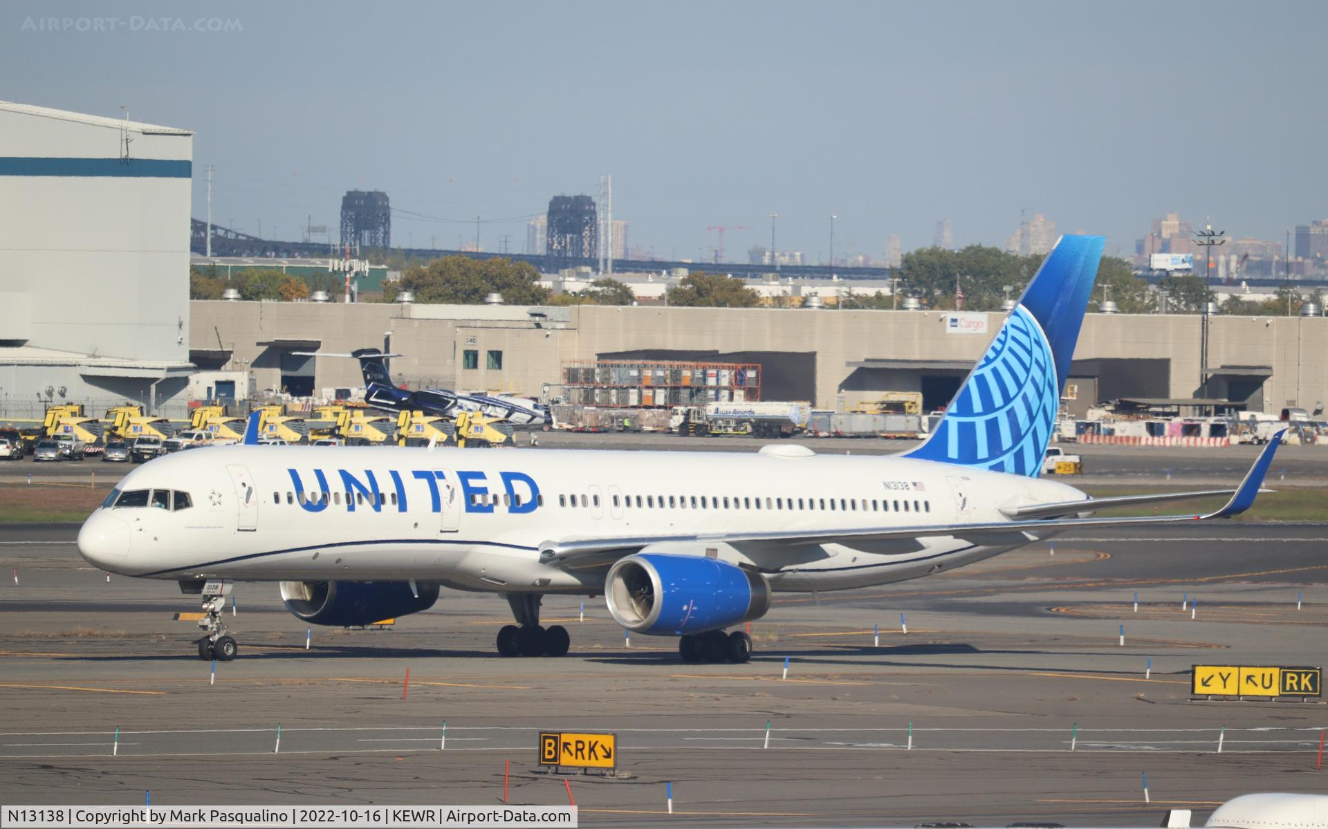 N13138, 1999 Boeing 757-224 C/N 30351, Boeing 757-224