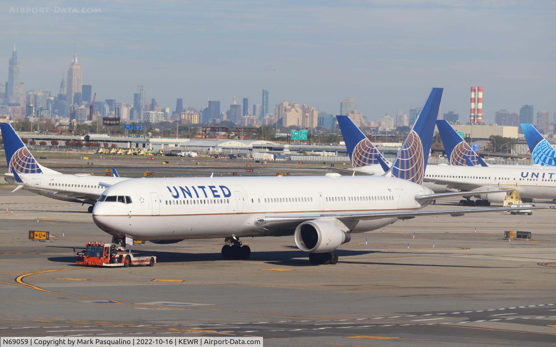 N69059, 2002 Boeing 767-424/ER C/N 29454, Boeing 767-424/ER
