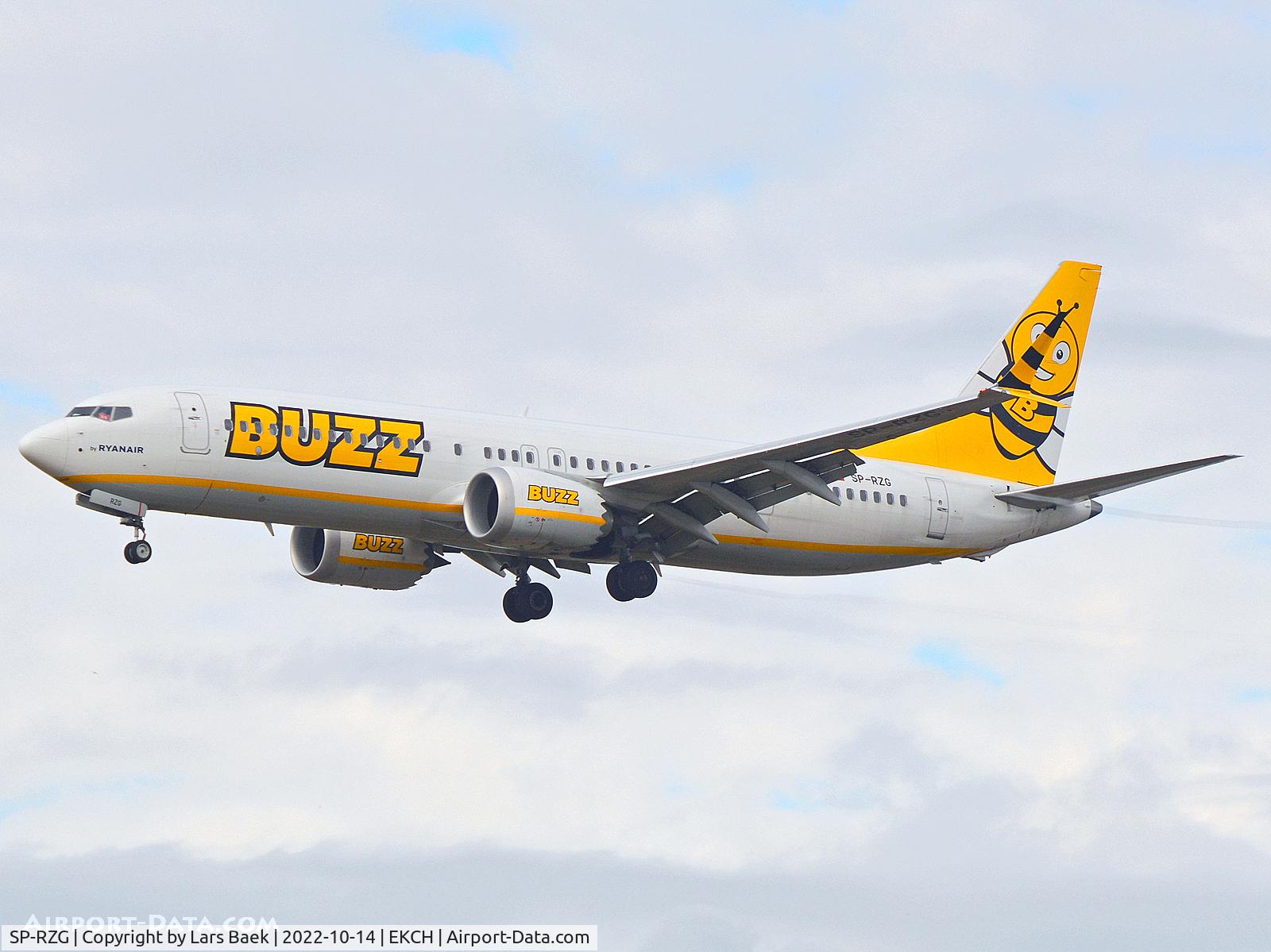 SP-RZG, 2021 Boeing 737-8 MAX C/N 62320, RWY22L